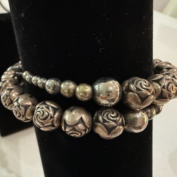 Vintage Metallic Rosette Bead Bracelet - Picture 2 of 8